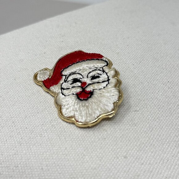 Vintage Santa Claus Brooch Laughing‎ Novelty Embroidery Patch Gold-Tone Pin - Picture 2 of 6